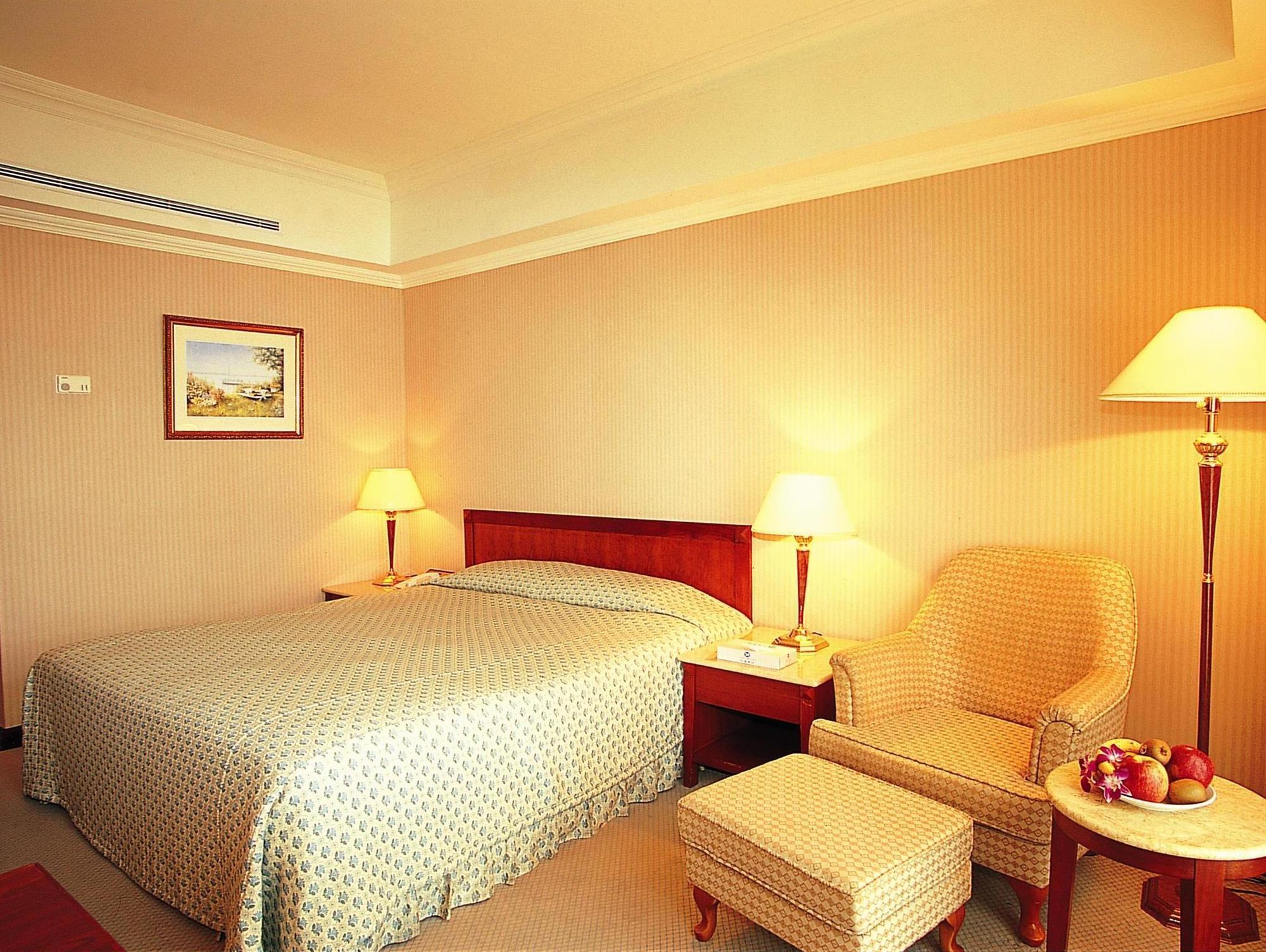 Grand Boss Hotel Yilan Exterior foto