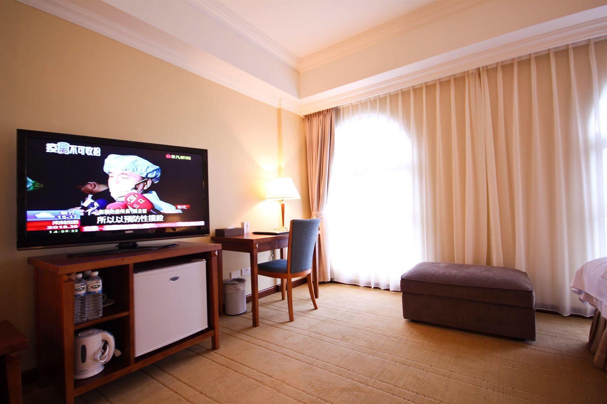 Grand Boss Hotel Yilan Exterior foto